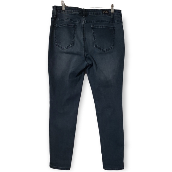 Earl Jean's with Flower Embroidery - Picture 2 of 10